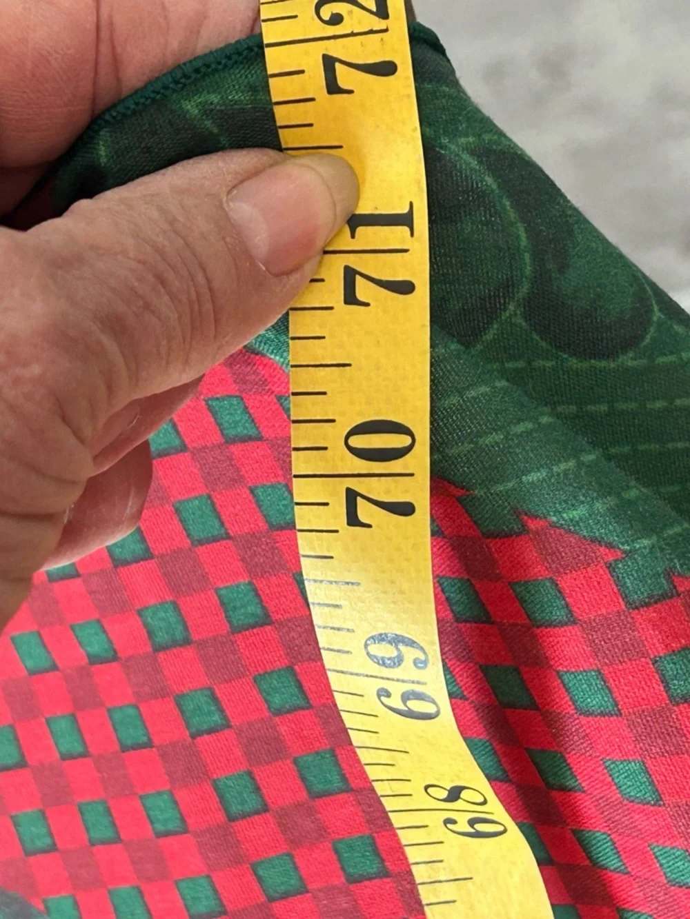 Holiday Country Patchwork Print Tablecloth in Red & Green Rectangle